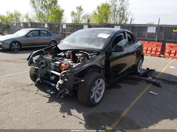 7SAYGAEE8PF853558 2023 TESLA MODEL Y - Image 2