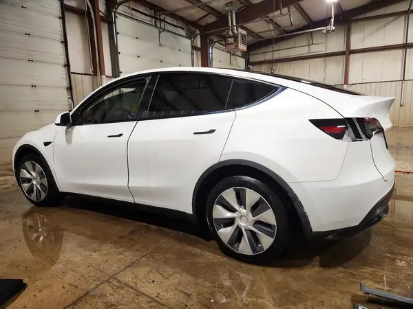 7SAYGAEE8PF881991 2023 TESLA MODEL Y - Image 2