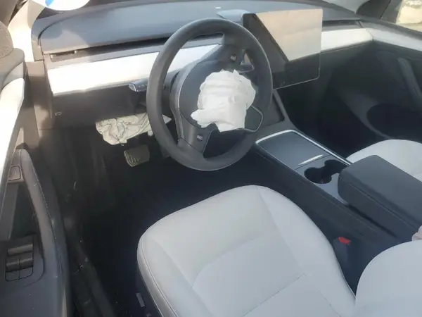 7SAYGAEE8PF902046 2023 TESLA MODEL Y - Image 8
