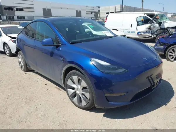 7SAYGAEE8PF935001 2023 TESLA MODEL Y - Image 1