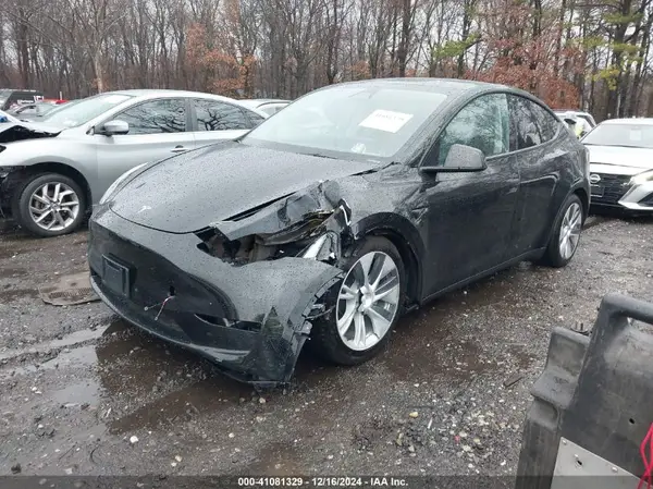 7SAYGAEE8PF939646 2023 TESLA MODEL Y - Image 2