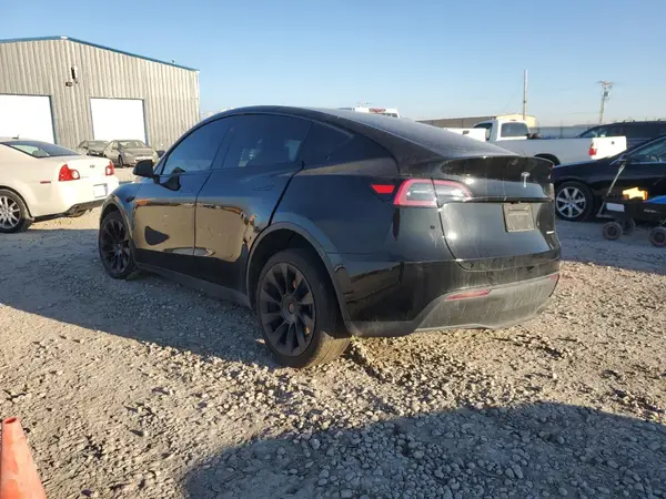 7SAYGAEE8RF017168 2024 TESLA MODEL Y - Image 2