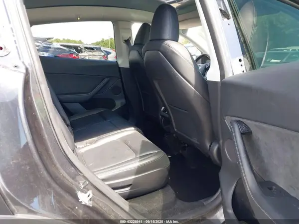7SAYGAEE8RF021835 2024 TESLA MODEL Y - Image 8