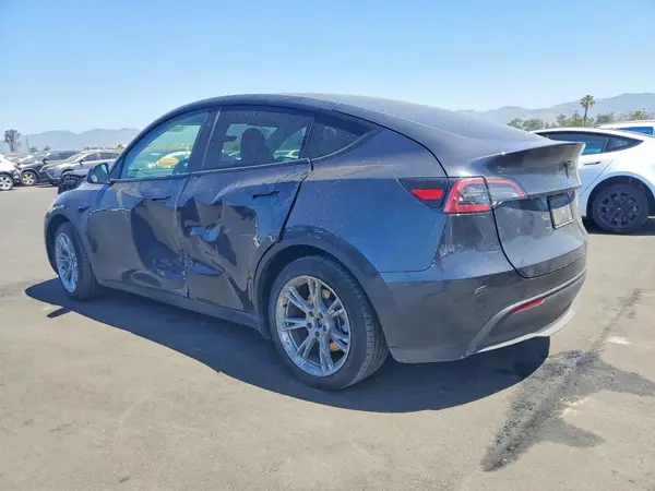 7SAYGAEE8RF027960 2024 TESLA MODEL Y - Image 2