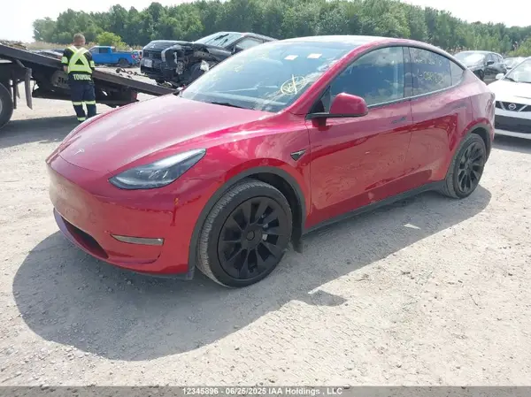 7SAYGAEE8RF029532 2024 TESLA MODEL Y - Image 2