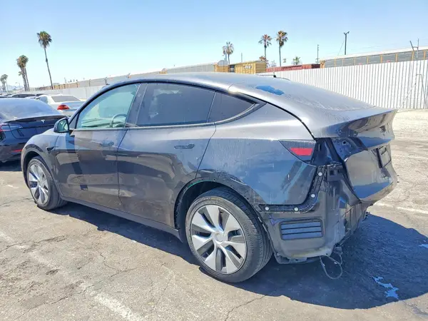 7SAYGAEE8RF037534 2024 TESLA MODEL Y - Image 2