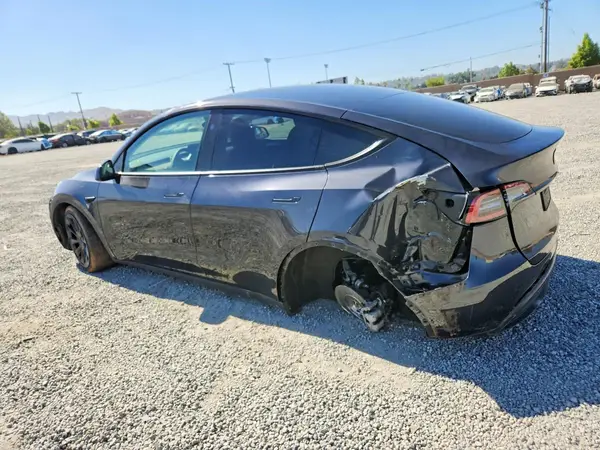 7SAYGAEE8RF041468 2024 TESLA MODEL Y - Image 2