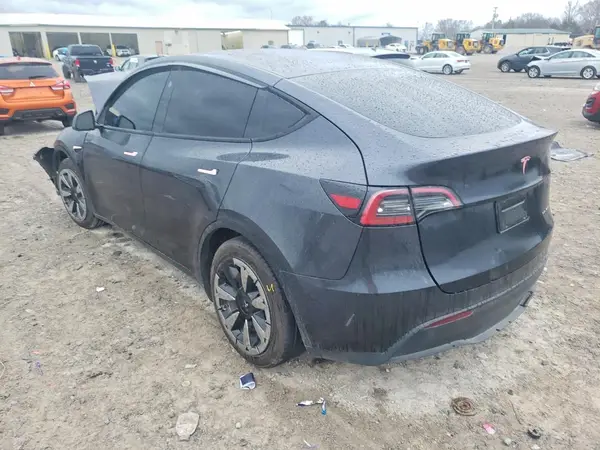 7SAYGAEE8RF050039 2024 TESLA MODEL Y - Image 2