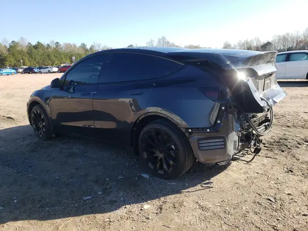 7SAYGAEE8RF074213 2024 TESLA MODEL Y - Image 2