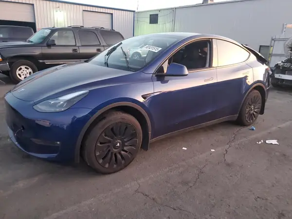 7SAYGAEE8RF088998 2024 TESLA MODEL Y - Image 1