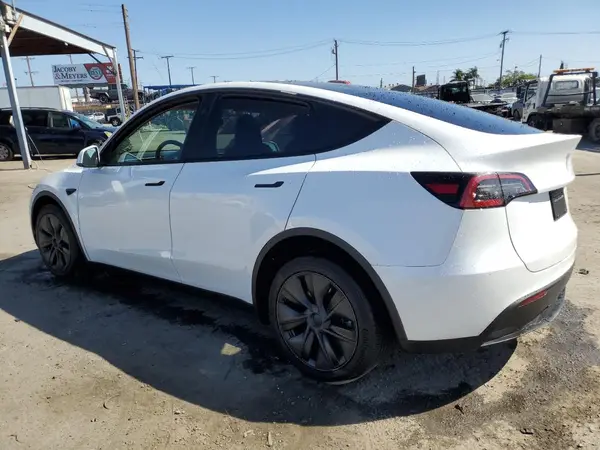 7SAYGAEE8RF108621 2024 TESLA MODEL Y - Image 2