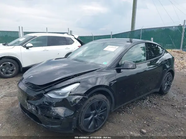 7SAYGAEE8RF110269 2024 TESLA MODEL Y - Image 2
