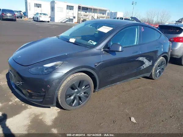 7SAYGAEE8RF111809 2024 TESLA MODEL Y - Image 2