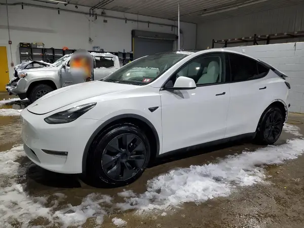 7SAYGAEE8RF112801 2024 TESLA MODEL Y - Image 1
