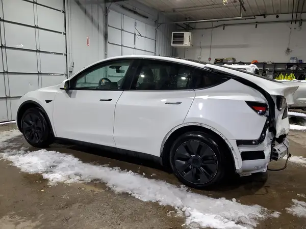 7SAYGAEE8RF112801 2024 TESLA MODEL Y - Image 2