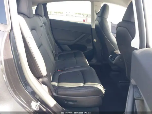 7SAYGAEE8RF114614 2024 TESLA MODEL Y - Image 8