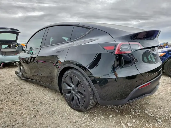 7SAYGAEE8RF115858 2024 TESLA MODEL Y - Image 2