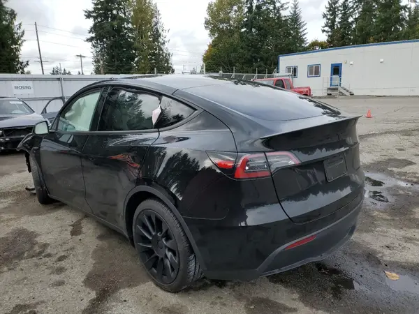 7SAYGAEE8RF120476 2024 TESLA MODEL Y - Image 2