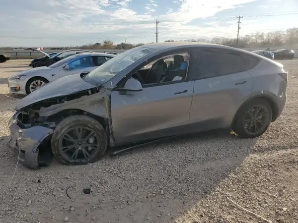 7SAYGAEE8RF124687 2024 TESLA MODEL Y - Image 1