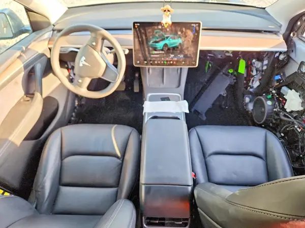 7SAYGAEE8RF129047 2024 TESLA MODEL Y - Image 8