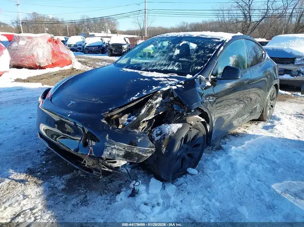 7SAYGAEE8RF153025 2024 TESLA MODEL Y - Image 2