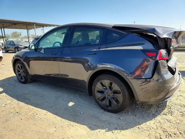 7SAYGAEE8RF180547 2024 TESLA MODEL Y - Image 2