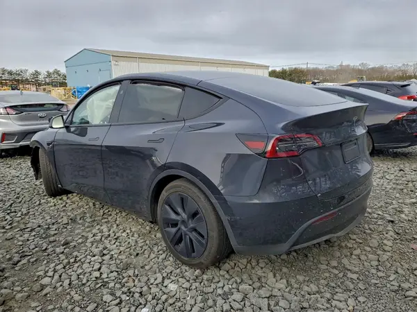 7SAYGAEE8RF184310 2024 TESLA MODEL Y - Image 2