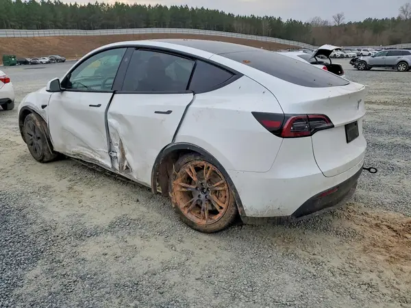 7SAYGAEE8RF191631 2024 TESLA MODEL Y - Image 2