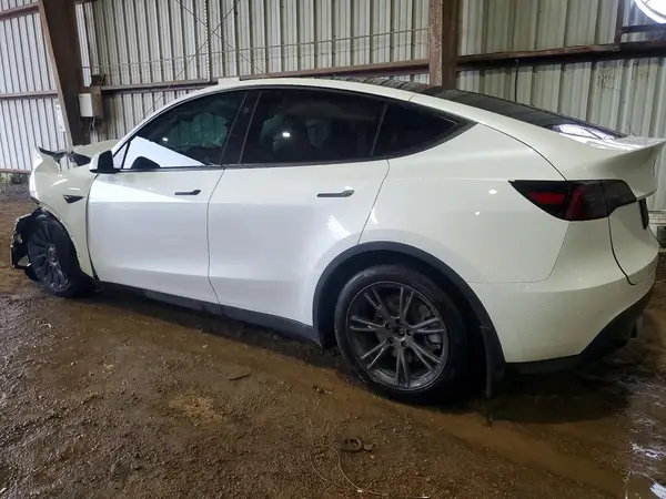 7SAYGAEE8RF193976 2024 TESLA MODEL Y - Image 2