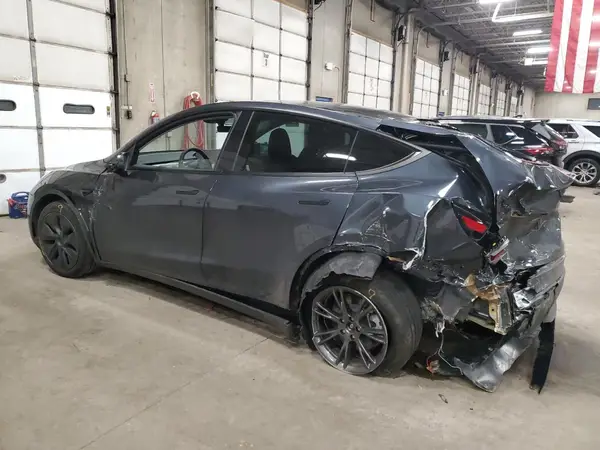 7SAYGAEE8RF200330 2024 TESLA MODEL Y - Image 2