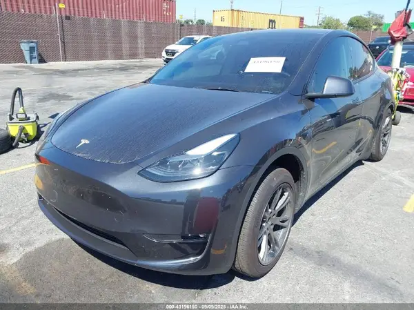 7SAYGAEE8RF211201 2024 TESLA MODEL Y - Image 2