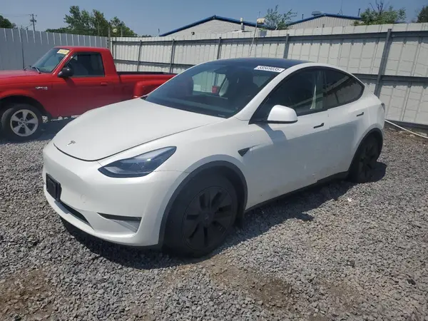7SAYGAEE8RF211702 2024 TESLA MODEL Y - Image 1