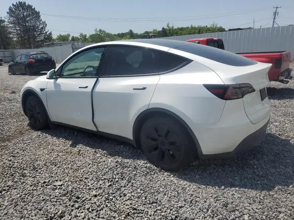 7SAYGAEE8RF211702 2024 TESLA MODEL Y - Image 2