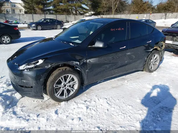 7SAYGAEE8RF984640 2024 TESLA MODEL Y - Image 2