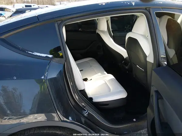 7SAYGAEE8RF984640 2024 TESLA MODEL Y - Image 8