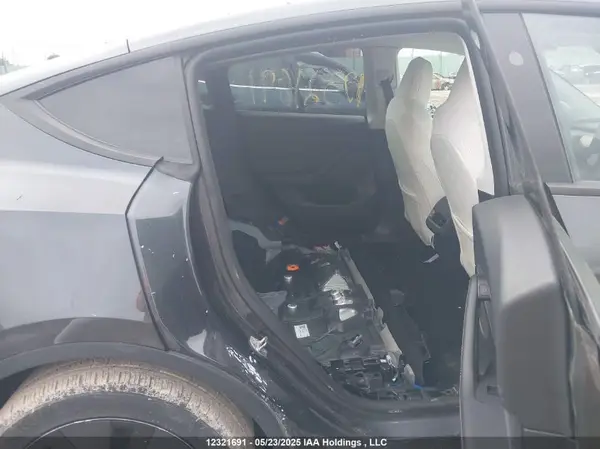 7SAYGAEE8SF235858 2025 TESLA MODEL Y - Image 8
