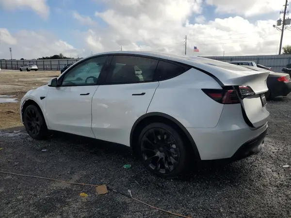 7SAYGAEE8SF244544 2025 TESLA MODEL Y - Image 2