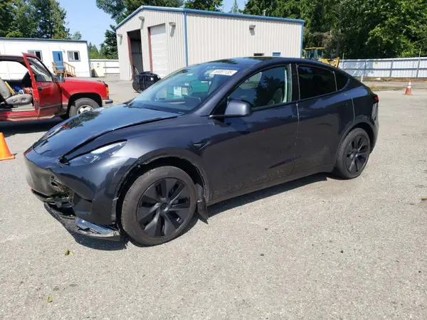 7SAYGAEE8SF276152 2025 TESLA MODEL Y - Image 1