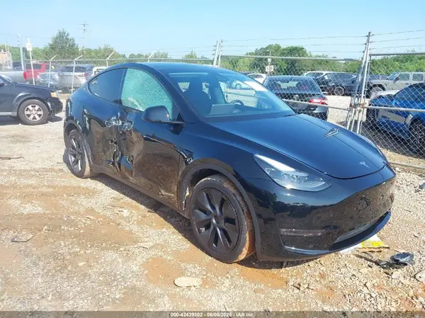 7SAYGAEE8SF284445 2025 TESLA MODEL Y - Image 1