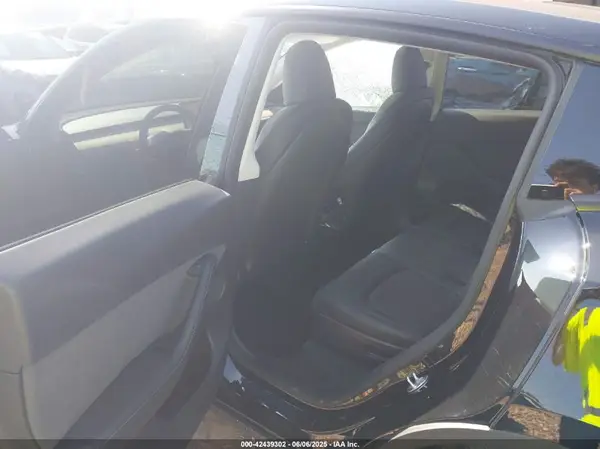7SAYGAEE8SF284445 2025 TESLA MODEL Y - Image 8
