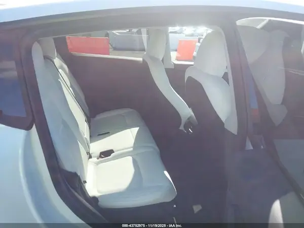 7SAYGAEE8SF305441 2025 TESLA MODEL Y - Image 8