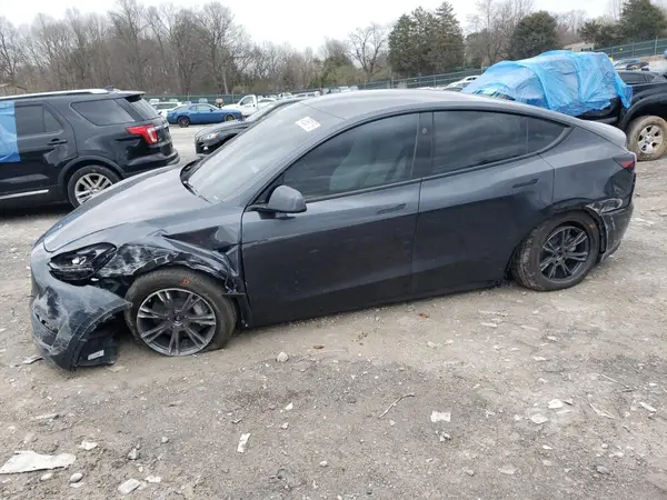 7SAYGAEE8SF312499 2025 TESLA MODEL Y - Image 1