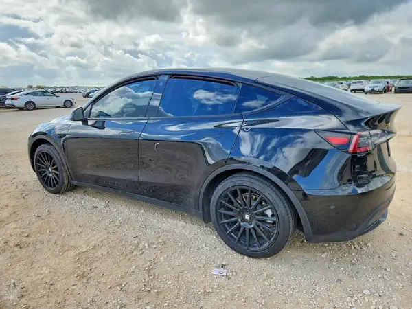 7SAYGAEE9NF337349 2022 TESLA MODEL Y - Image 2