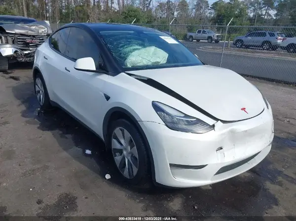7SAYGAEE9NF365927 2022 TESLA MODEL Y - Image 1