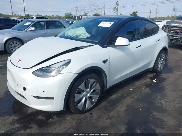 7SAYGAEE9NF365927 2022 TESLA MODEL Y - Image 2
