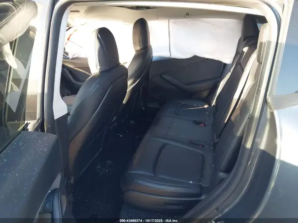 7SAYGAEE9NF377401 2022 TESLA MODEL Y - Image 8