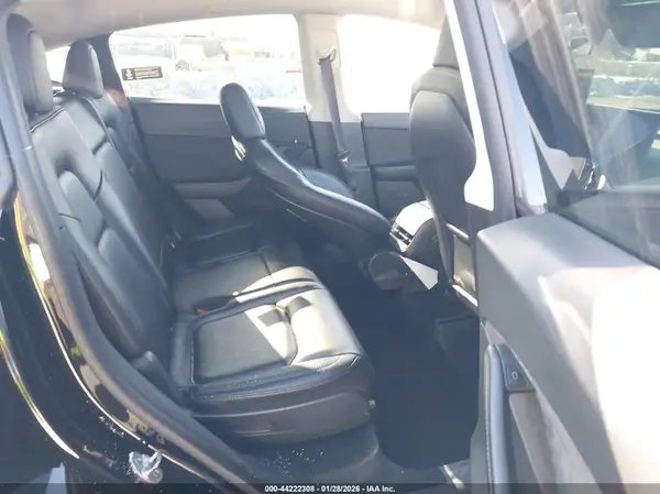 7SAYGAEE9NF378905 2022 TESLA MODEL Y - Image 8