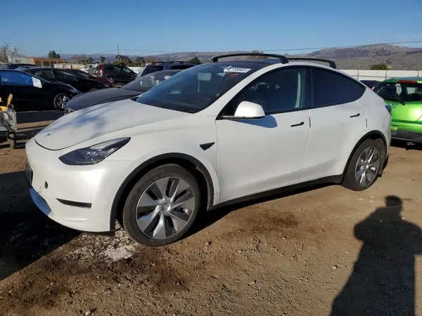 7SAYGAEE9NF378936 2022 TESLA MODEL Y - Image 1