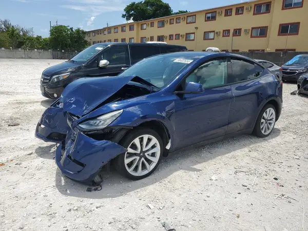 7SAYGAEE9NF381805 2022 TESLA MODEL Y - Image 1