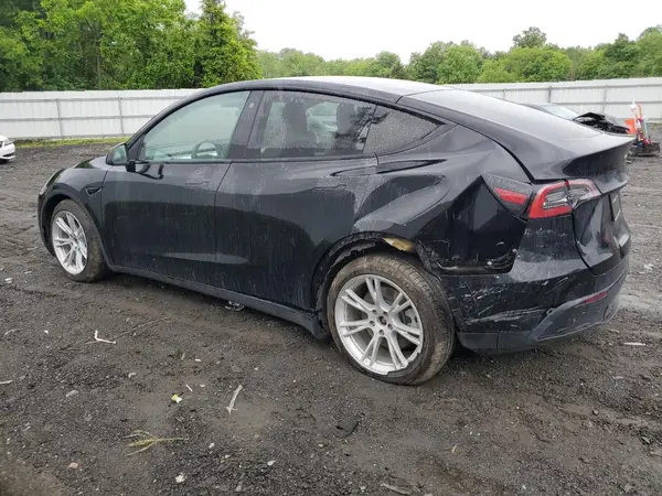 7SAYGAEE9NF382159 2022 TESLA MODEL Y - Image 2